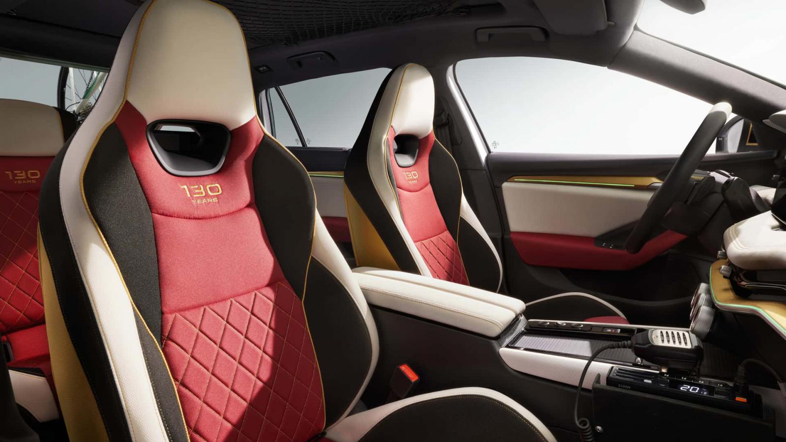 Το Skoda L&K 130 είναι ένα Superb για αγώνες ποδηλασίας